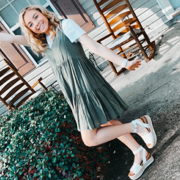 Green dress - Picture 12 of 12